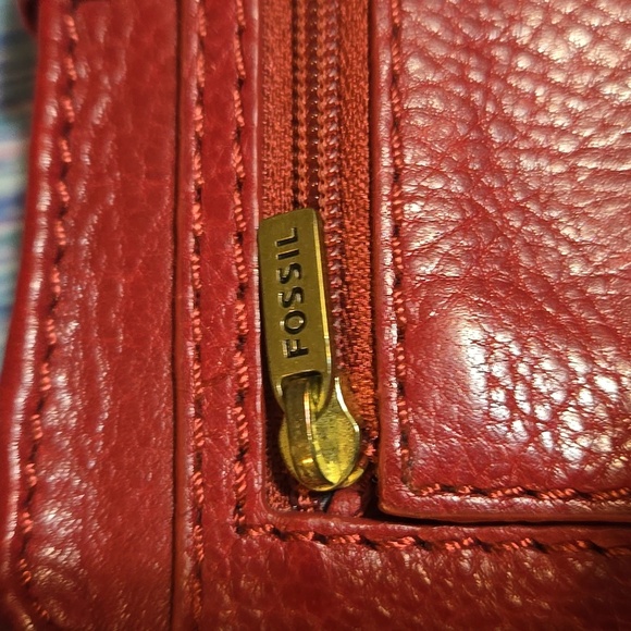 Fossil Women's Issue No. 1954 Vintage Leather Wristlet Red - Picture 5 of 15
